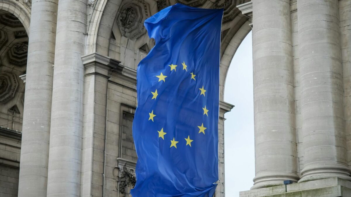 Eu fluggastrechte – Erste Reise allein (Symbolbild: Kostenloses Stock Foto zu architektur, belgien, belgisches wahrzeichen)