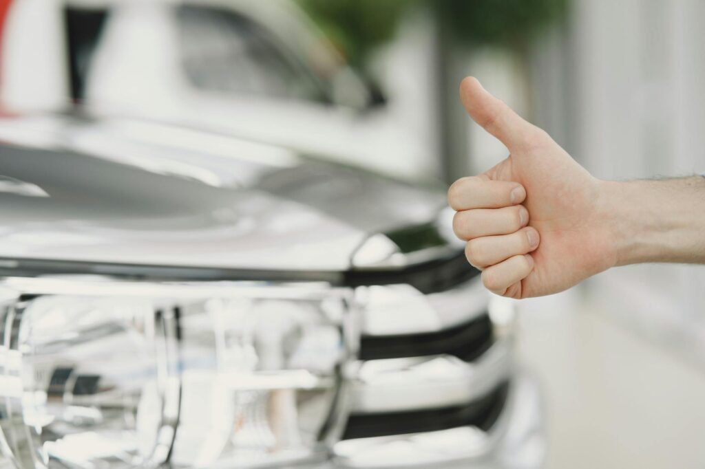 Jahreswagen kaufen – Erstes Auto & Führerschein (Symbolbild: Kostenloses Stock Foto zu auto, auto außen, autoenthusiast)