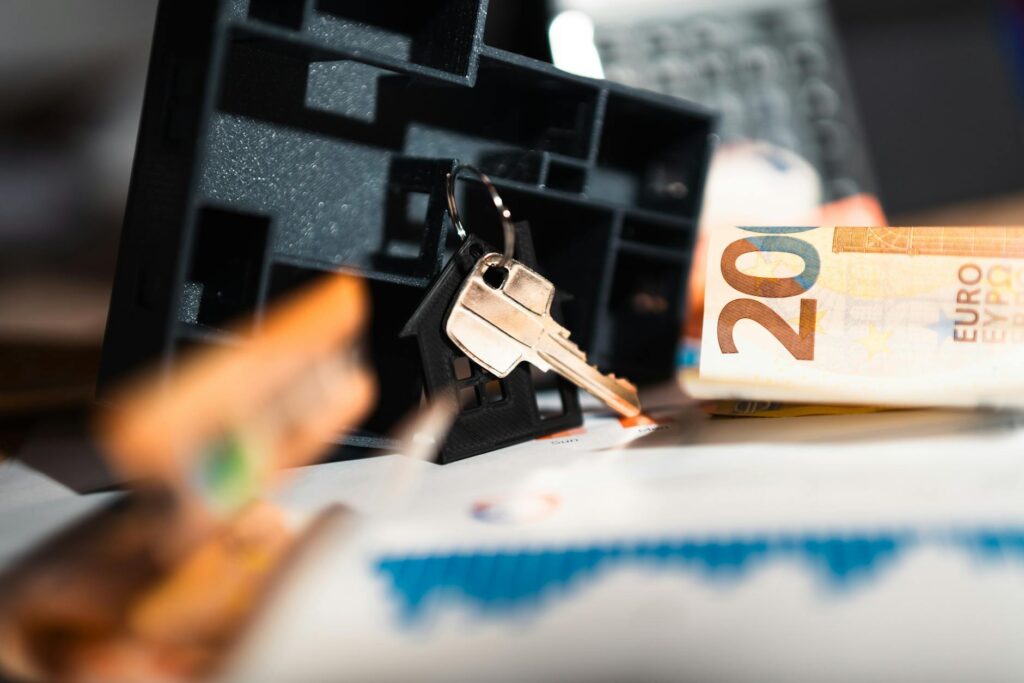 Mietkaution – Erste eigene Wohnung (Symbolbild: Türschlüssel Finanzstatistik Analytik Immobilienmarkt Haushaltsausgaben)