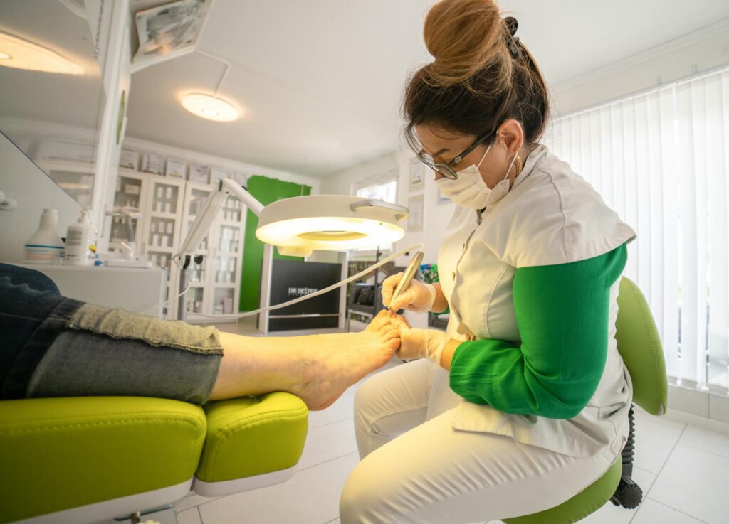 Schönheitsreparaturen – Erste eigene Wohnung (Symbolbild: Kostenloses Stock Foto zu #indoor, ausführlich, ausrüstung)