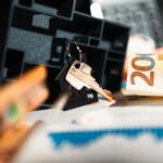 Strom gas vertrag erste wohnung – Erste eigene Wohnung (Symbolbild: Türschlüssel Finanzstatistik Analytik Immobilienmarkt Haushaltsausgaben)