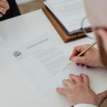 Wg vertrag – Erste eigene Wohnung (Symbolbild: Kostenloses Stock Foto zu abschied, anwaltskanzlei, beziehung)