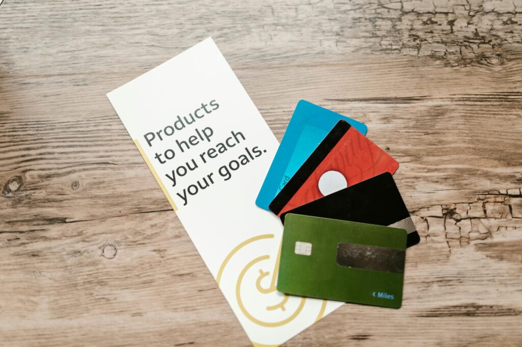 Erste kreditkarte – Erstes eigenes Konto (Symbolbild: Kostenloses Stock Foto zu aufsicht, bank, bankwesen)