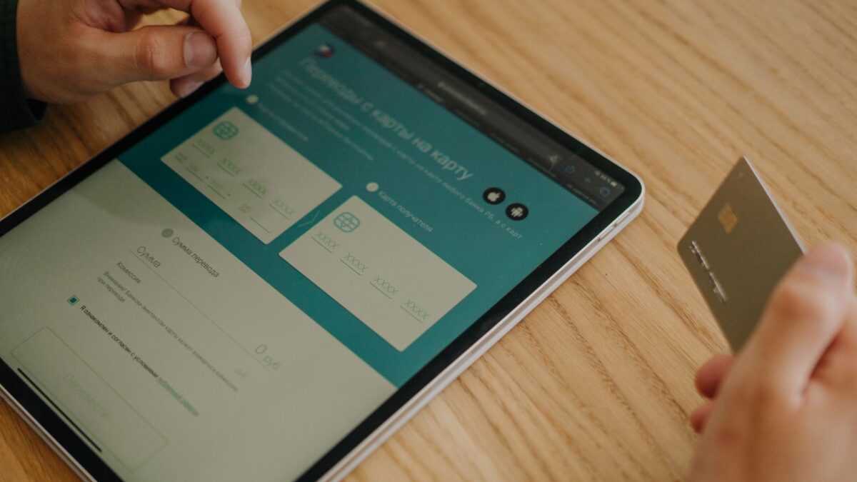 Online banking sicher – Erstes eigenes Konto (Symbolbild: Kostenloses Stock Foto zu bargeldlose wirtschaft, benutzer interface, bezahlen)