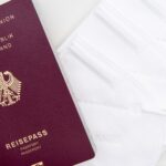 Reisekrankenversicherung – Erste Reise allein (Symbolbild: Kostenloses Stock Foto zu 4k, aufsicht, ausweisdokument)
